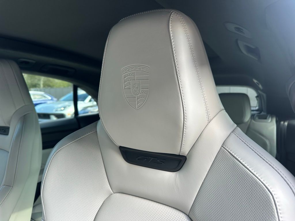 Thumbnail: 2026 Porsche Macan - 24