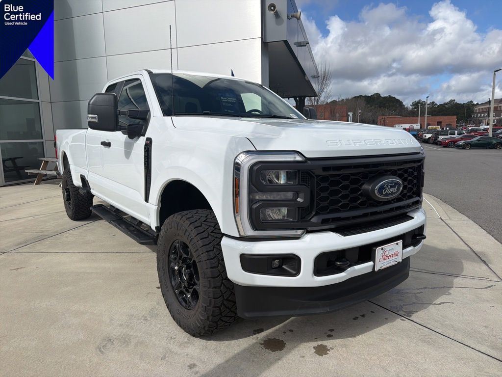 Oxford White 2025 Ford F-350 Super Duty XL SuperCab LB 4WD Pickup Truck Four-Wheel Drive Automatic