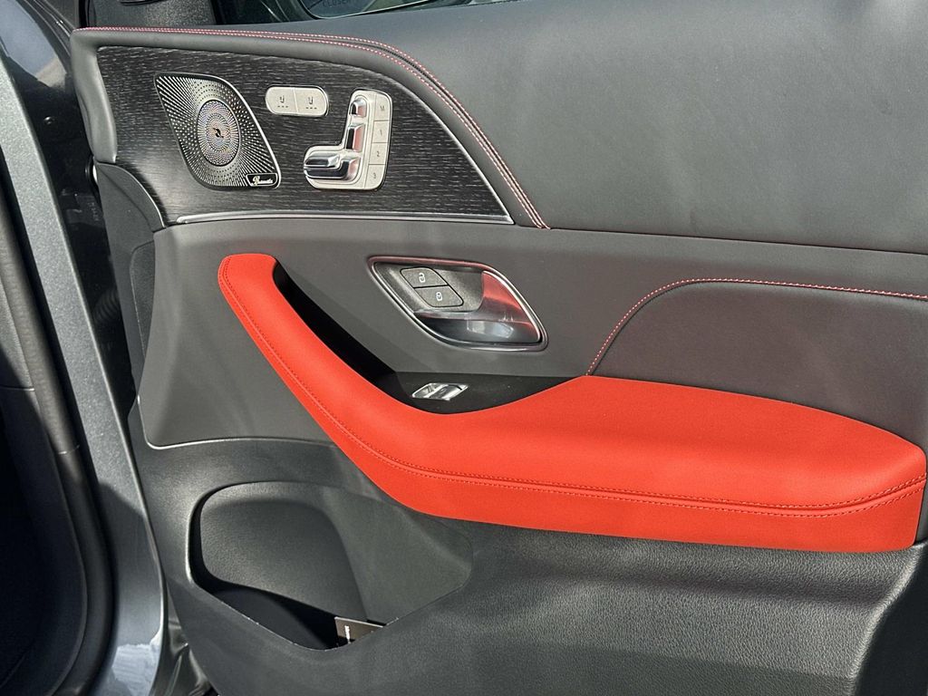 Thumbnail: 2026 Mercedes-Benz GLE - 10