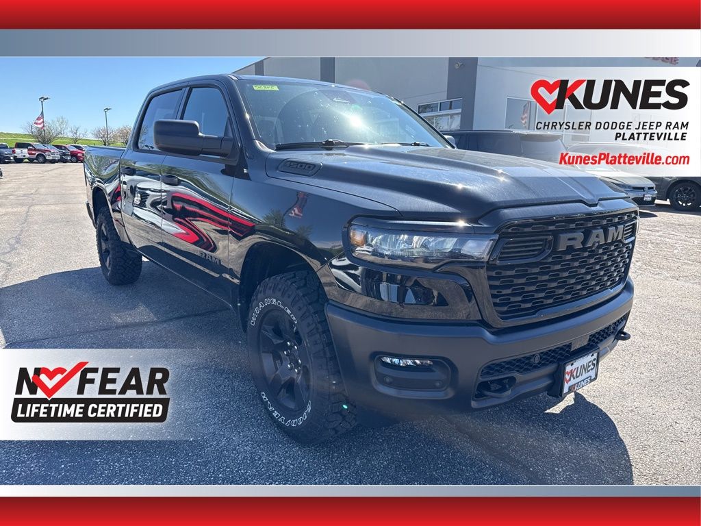 Diamond Black Crystal Pearlcoat 2026 RAM 1500 Pickup Truck Four-Wheel Drive 8-Speed Automatic