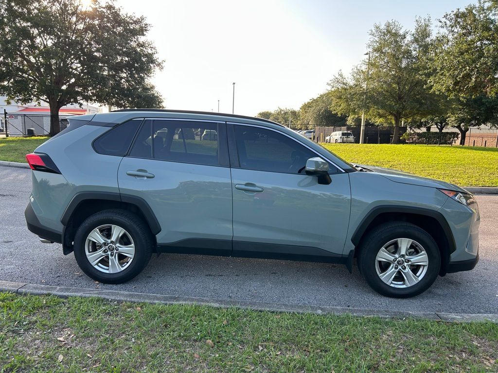 2021 Toyota RAV4 XLE 6