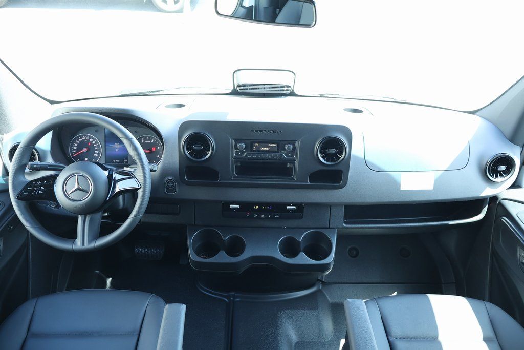 Thumbnail: 2025 Mercedes-Benz Sprinter - 4