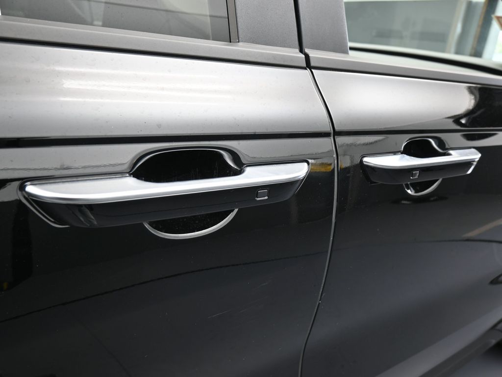 Used 2025 Aurora Black Pearl Kia LXS image 36