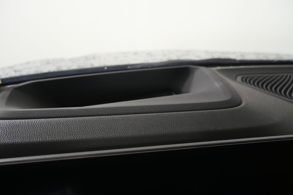 Thumbnail: 2025 BMW 3 Series - 24