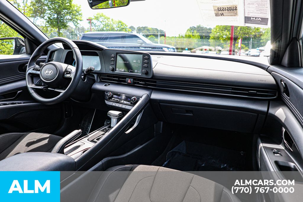 Used 2025 Silver Hyundai SEL Sport image 29