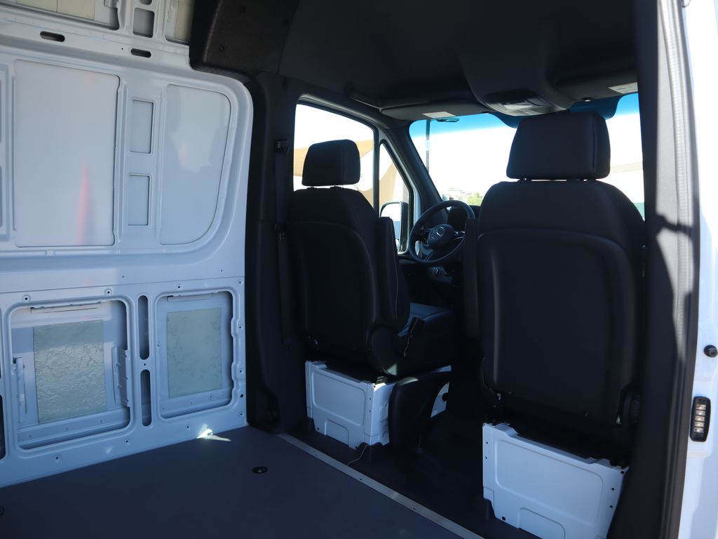 Thumbnail: 2025 Mercedes-Benz Sprinter - 24