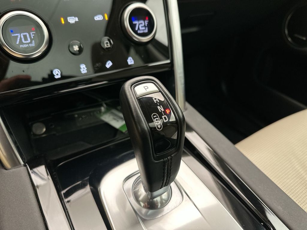 Thumbnail: 2020 Land Rover Discovery Sport - 12