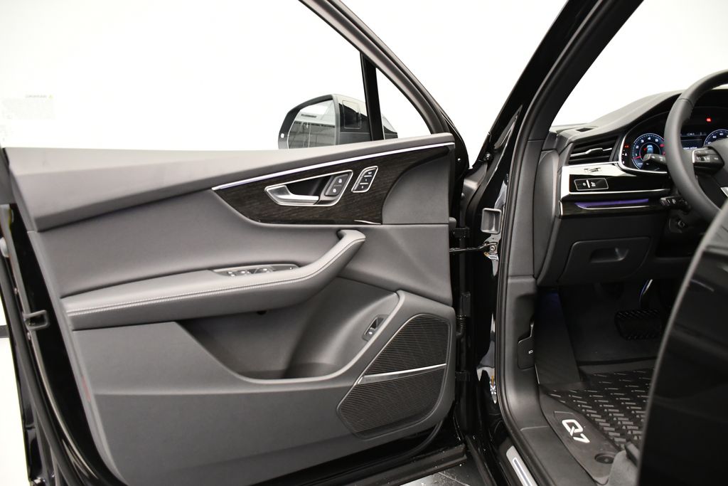 Thumbnail: 2026 Audi Q7 - 31