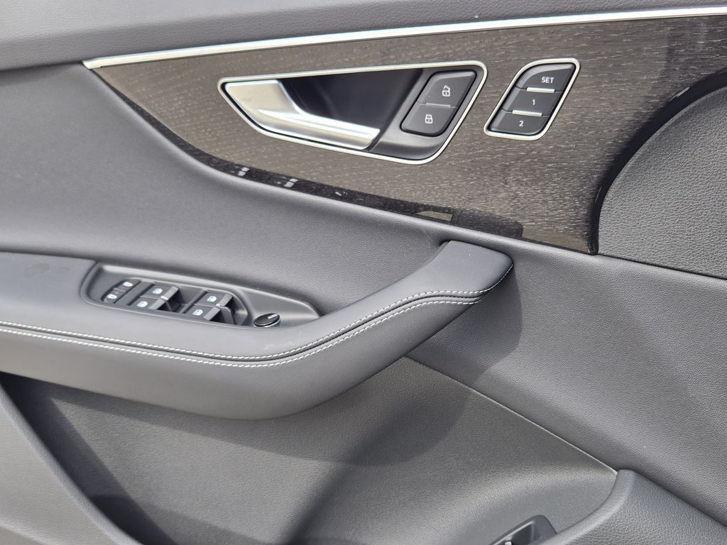 new 2026 Audi Q7 car, priced at $78,295