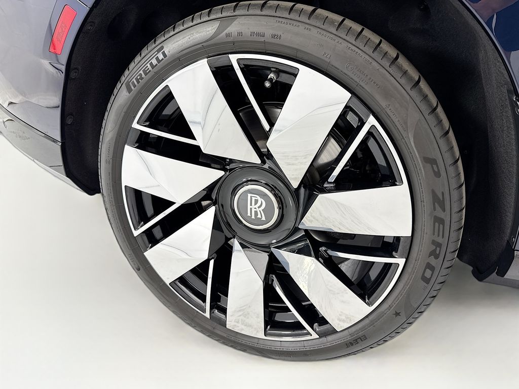 Thumbnail: 2026 Rolls-Royce Cullinan - 32