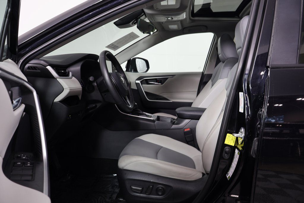 Thumbnail: 2021 Toyota RAV4 - 10