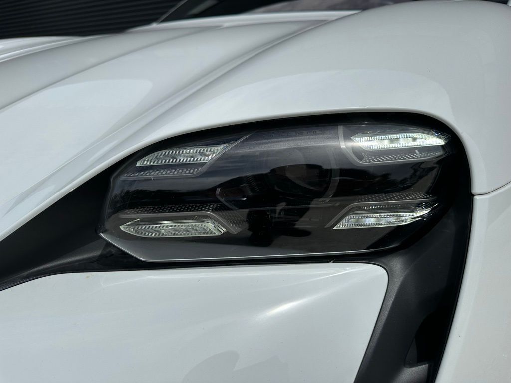 Thumbnail: 2022 Porsche Taycan - 13