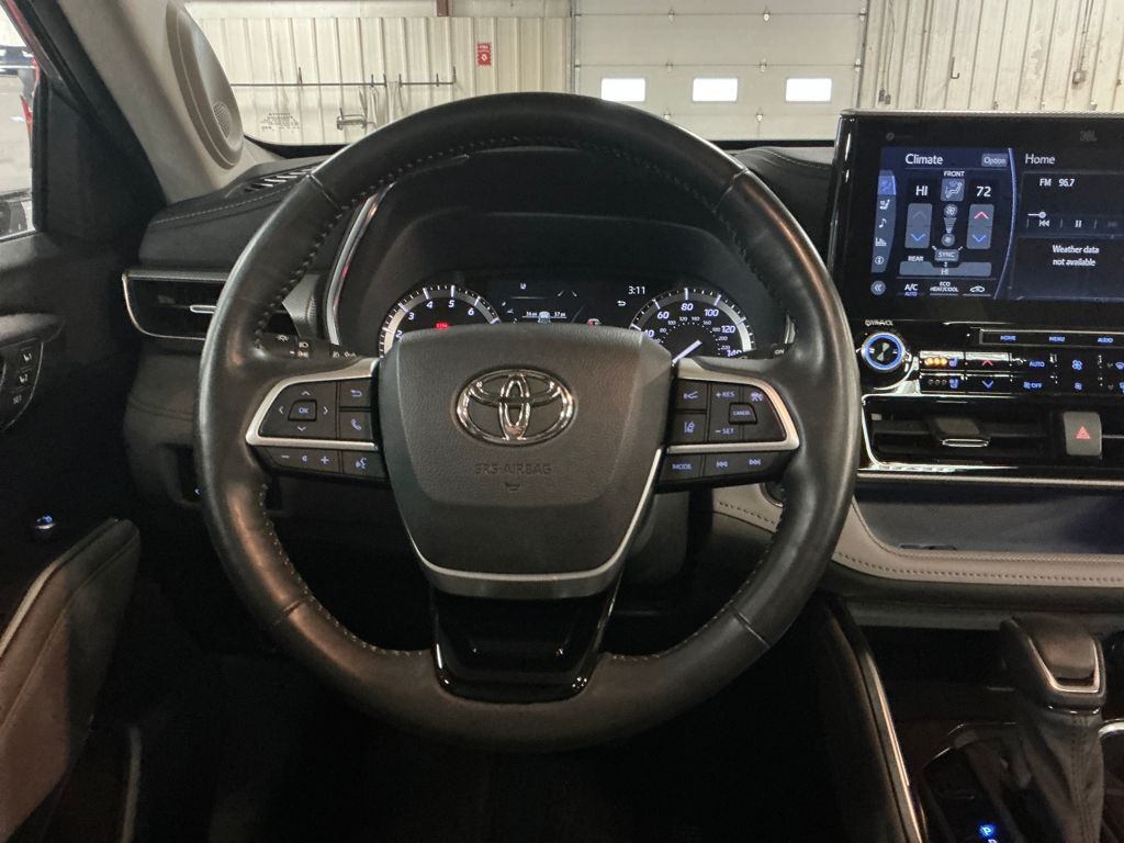 Used 2022  Toyota Platinum image 16