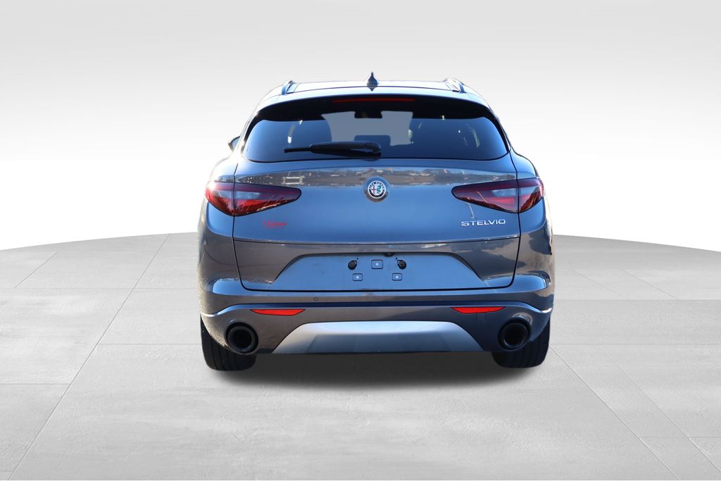 2022 Alfa Romeo Stelvio Ti 7