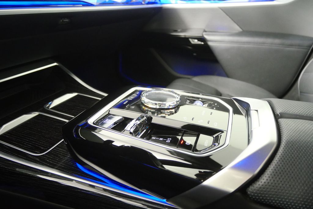 Thumbnail: 2023 BMW 7 Series - 26