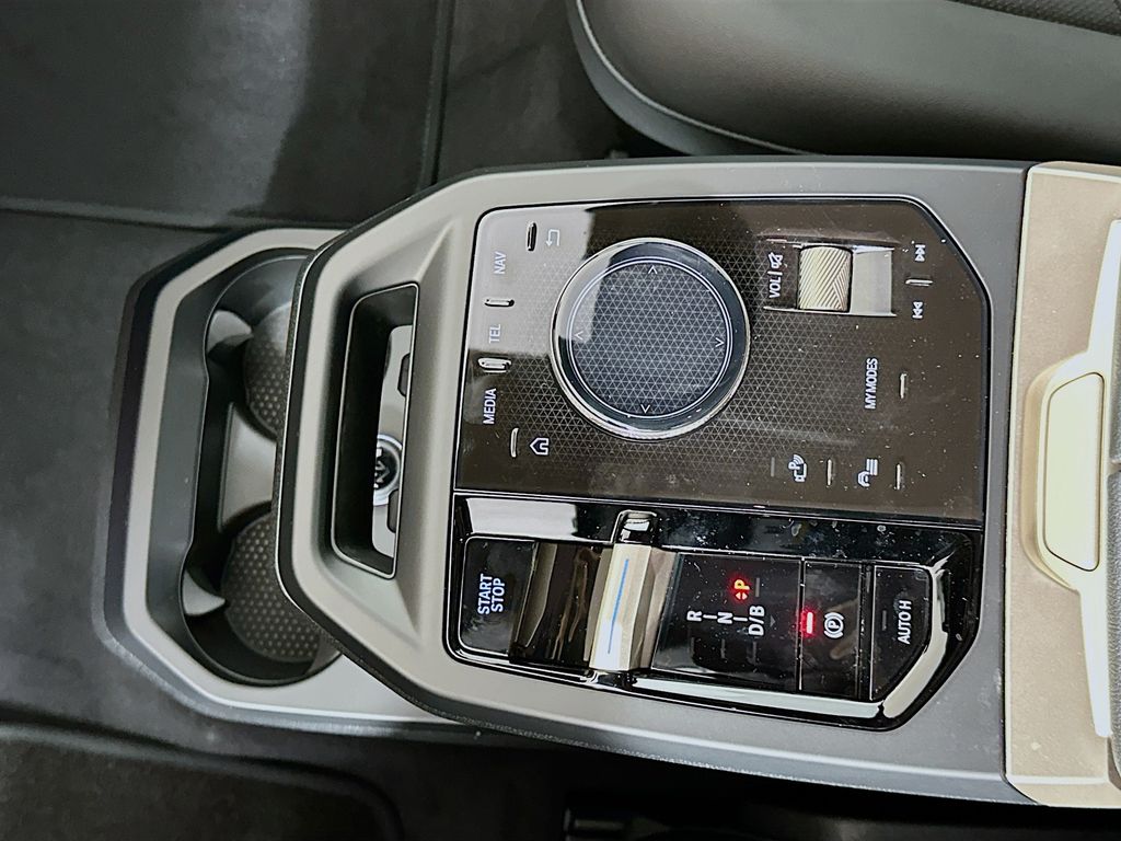 Thumbnail: 2026 BMW iX - 15