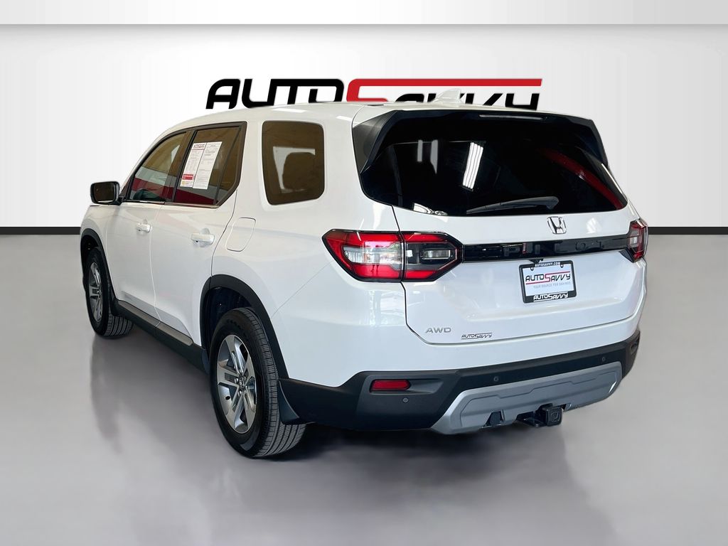 Used 2025 White Honda EX-L image 5