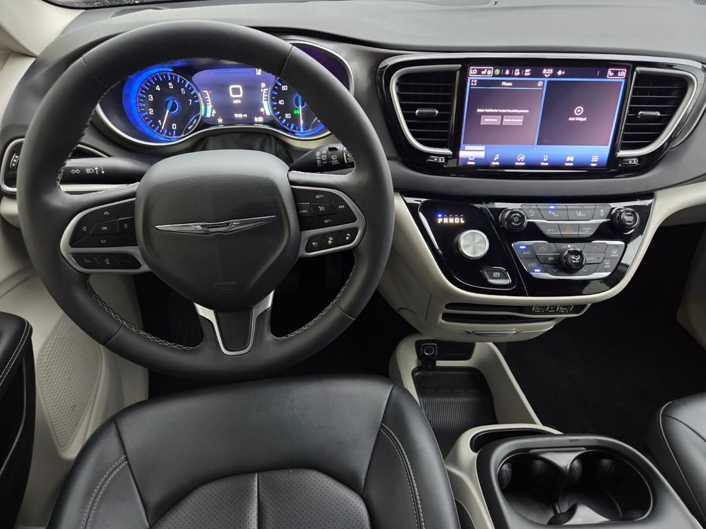 Used 2024 Chrysler Pacifica Van