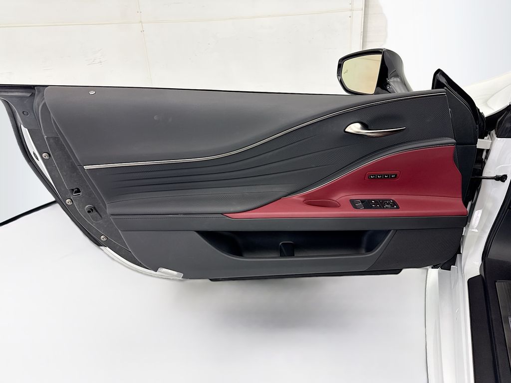 Thumbnail: 2024 Lexus LC - 21