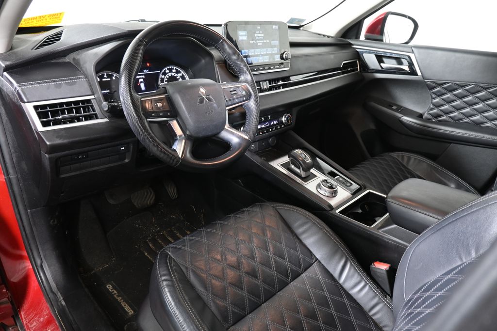 Thumbnail: 2022 Mitsubishi Outlander - 4