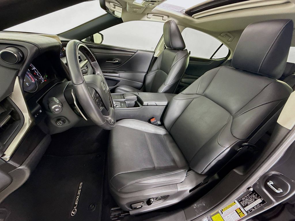 Thumbnail: 2021 Lexus ES - 21