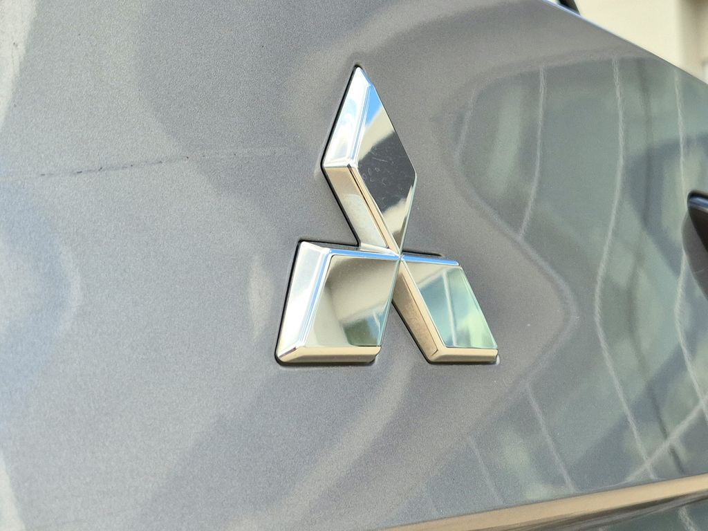 2022 Mitsubishi Outlander SE Launch Edition Gray at North Houston Mitsubishi