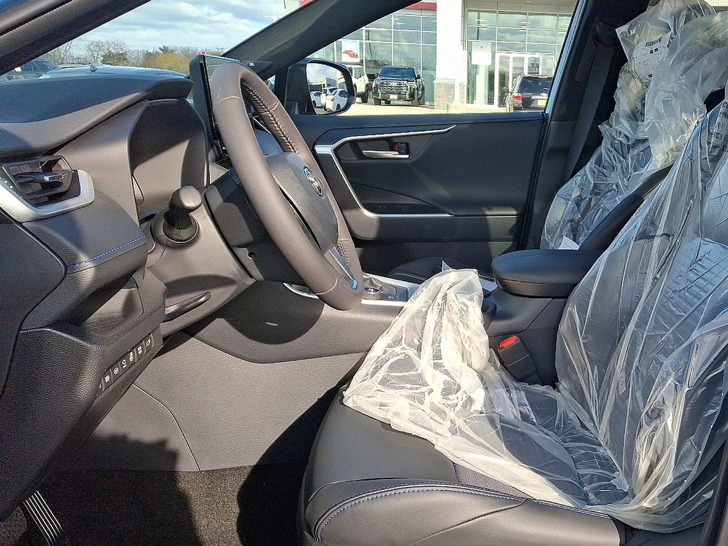 Thumbnail: 2025 Toyota RAV4 - 8