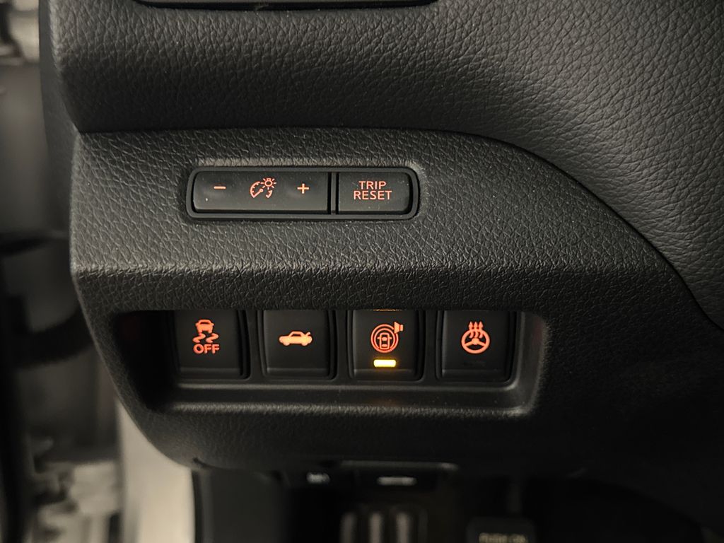 Used 2015 Silver Nissan 2.5 SL image 19