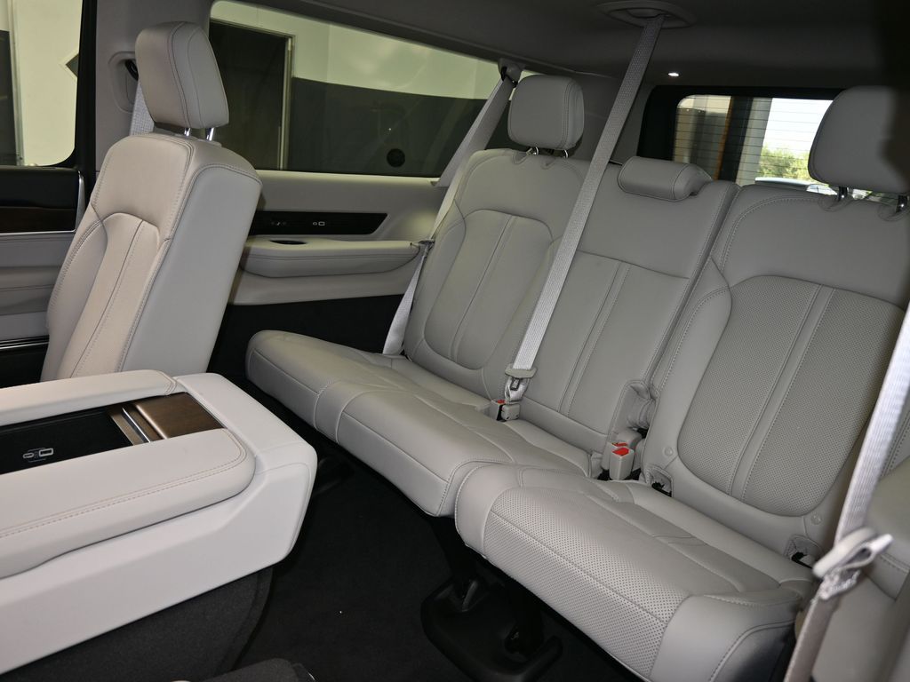 Used 2024 Diamond Black Crystal Pearlcoat Jeep Base image 41