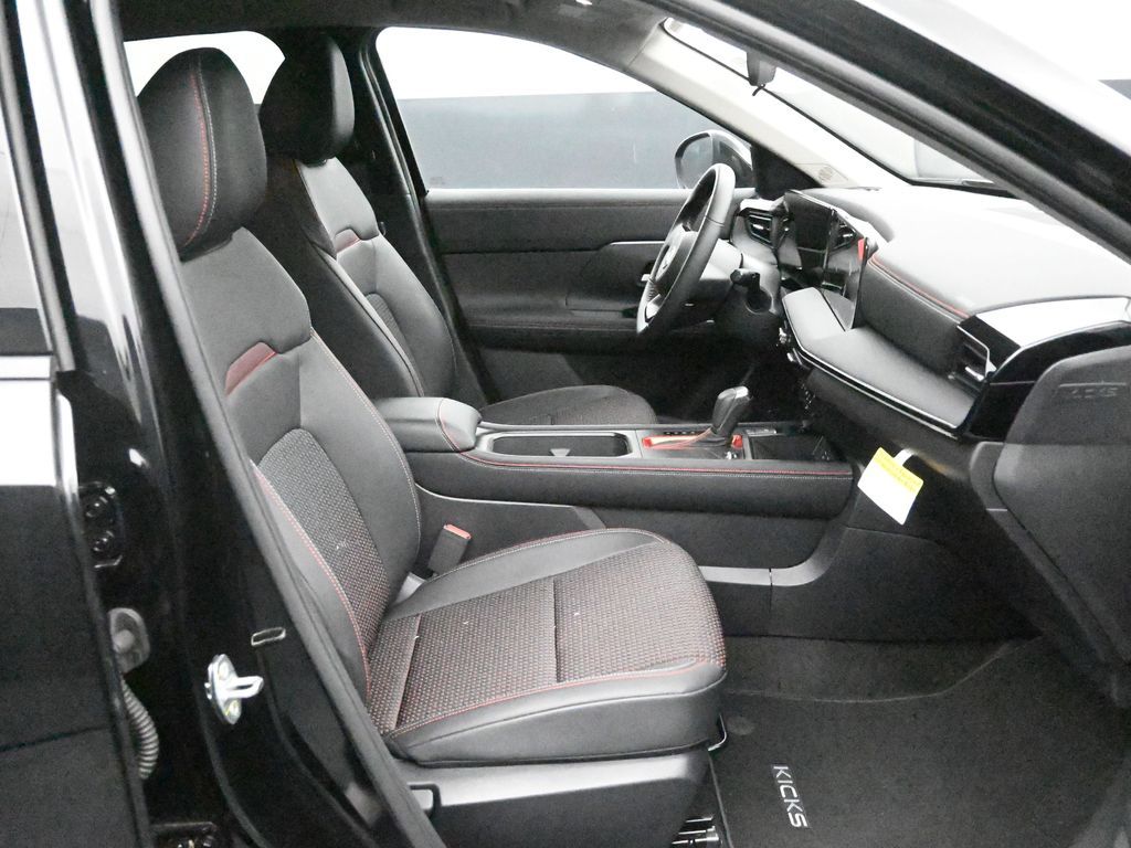 2025 Nissan Kicks SR AWD - Photo 9