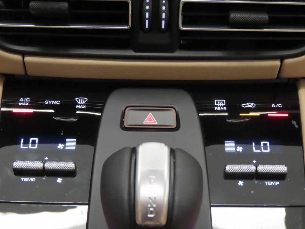 Thumbnail: 2026 Porsche Macan - 26