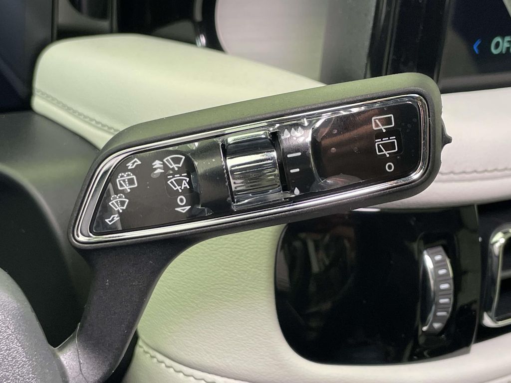 2026 Lincoln Aviator Reserve White at Phil Fitts Ford
