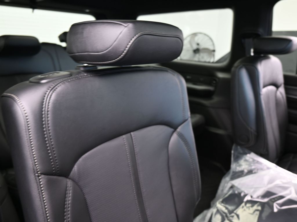 New 2026 High Gloss Black Jeep Limited image 38