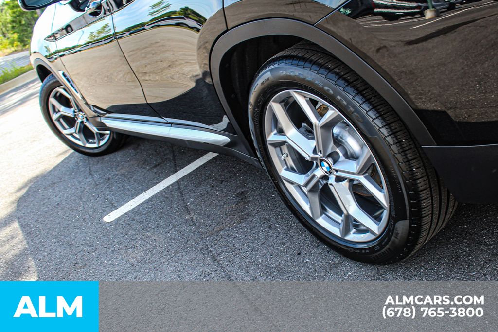 Used 2025 Black BMW xDrive30i image 15