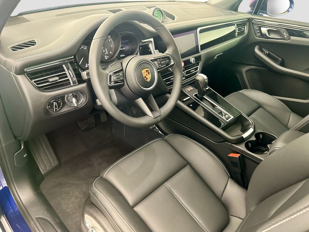 Thumbnail: 2026 Porsche Macan - 4