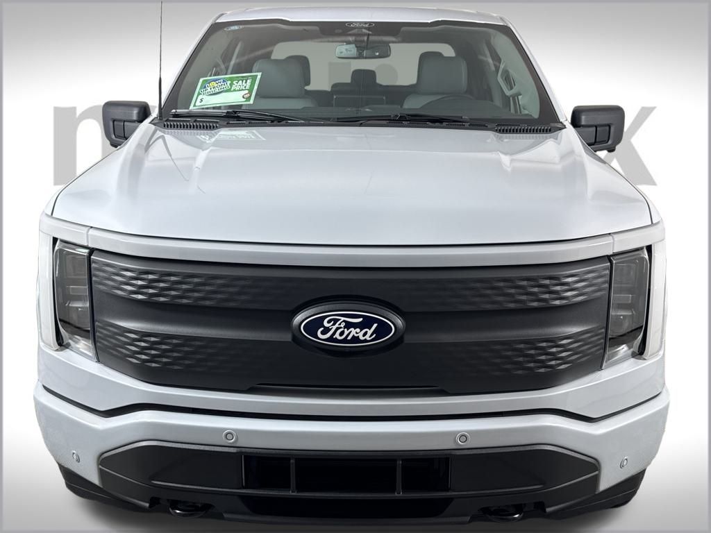 2025 Ford F-150 Lightning photo 11