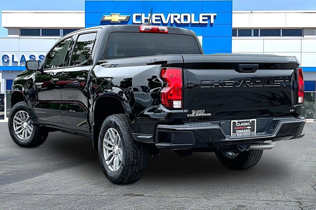View vehicle photo 4