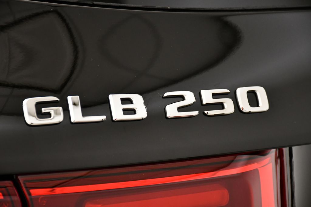 Thumbnail: 2026 Mercedes-Benz GLB - 9