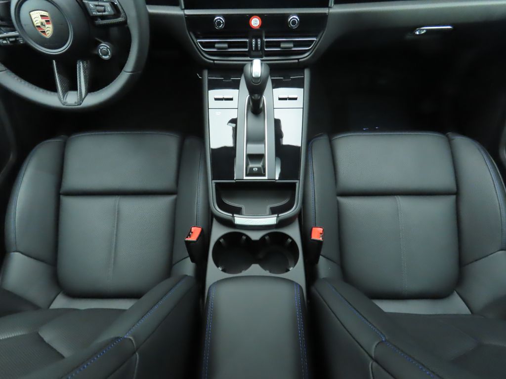 Thumbnail: 2025 Porsche Macan - 18