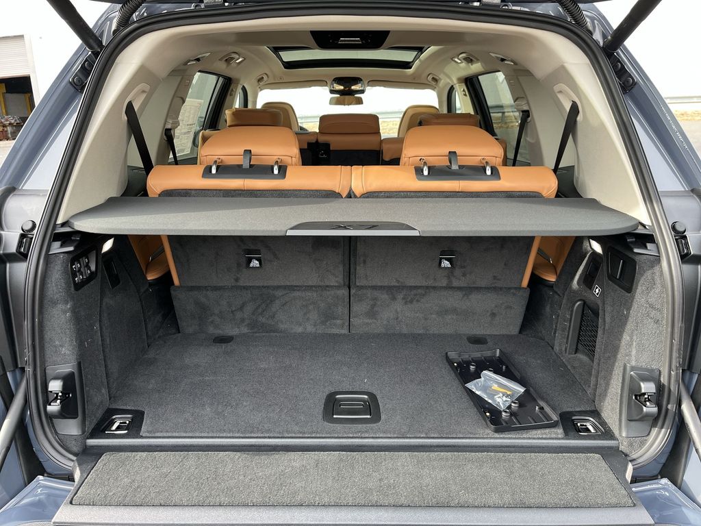 Thumbnail: 2026 BMW X7 - 25