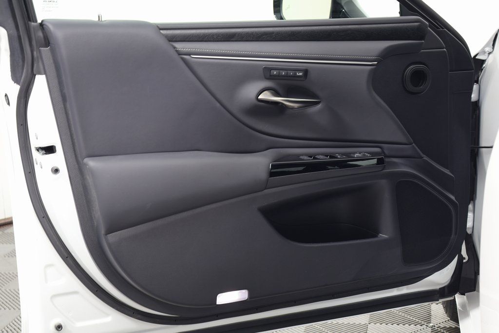 Thumbnail: 2024 Lexus ES - 12