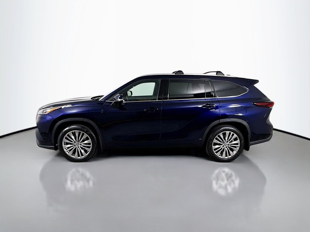 Thumbnail: 2024 Toyota Highlander - 8