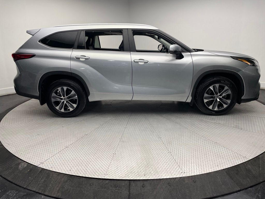 2023 Toyota Highlander XLE 4