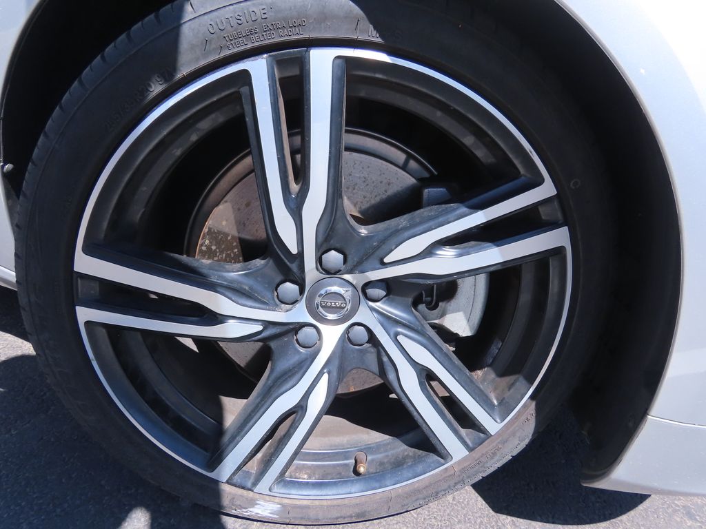 Thumbnail: 2019 Volvo V90 - 18