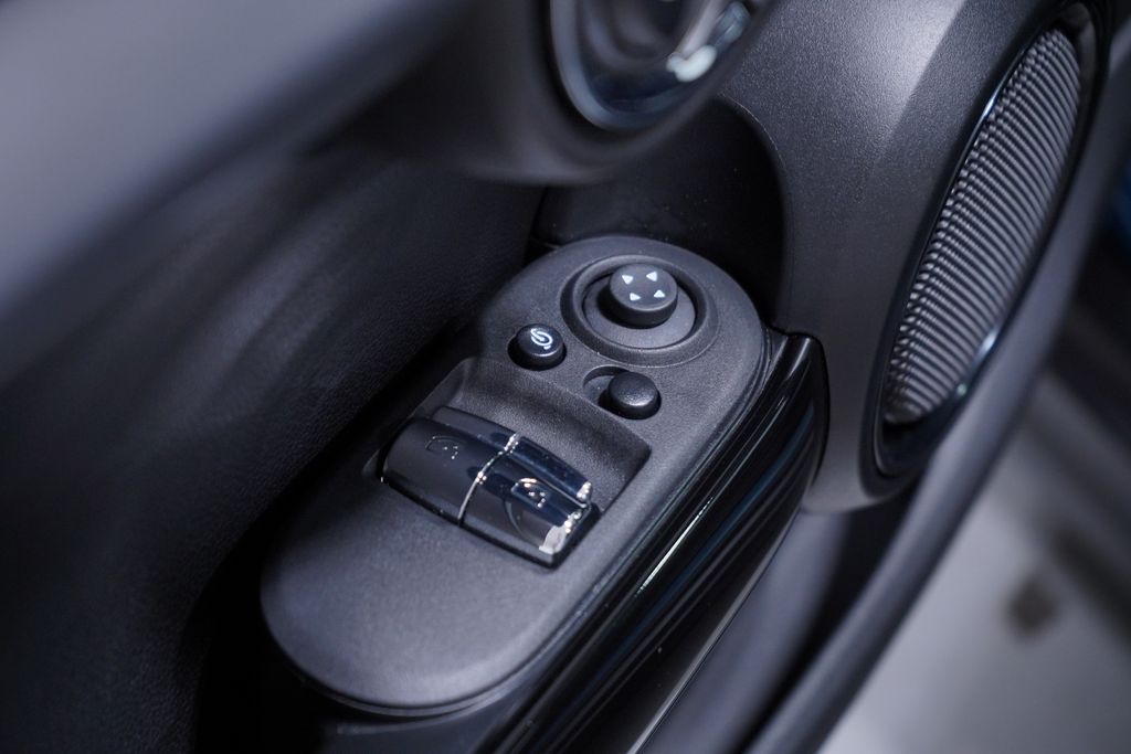 Thumbnail: 2023 MINI Cooper - 14