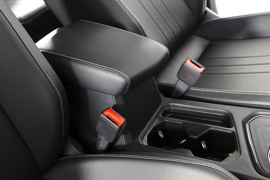 Thumbnail: 2022 Volkswagen Tiguan - 16