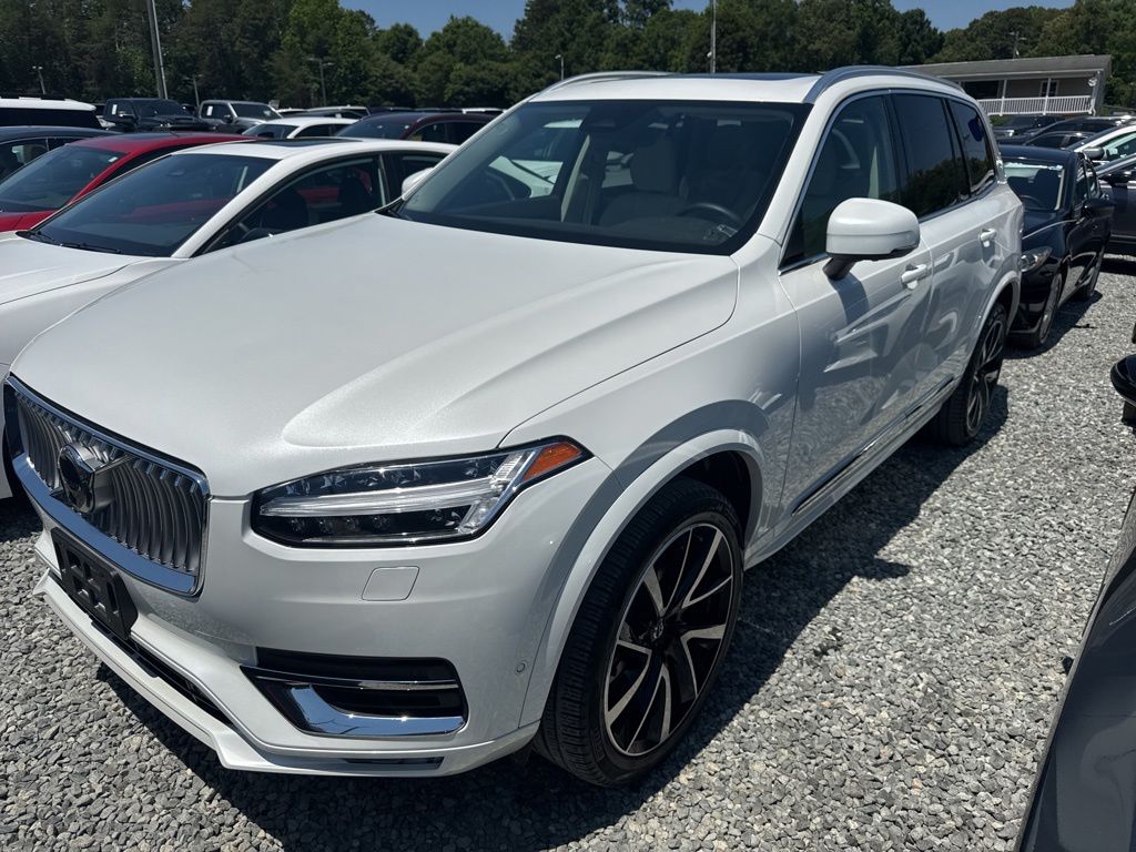 2023 Volvo XC90 B5 Plus 4WD's photo