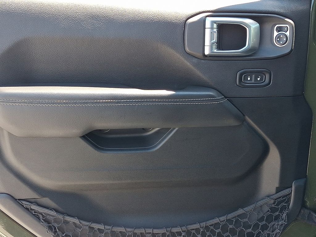 2022 Jeep Wrangler — photo 12