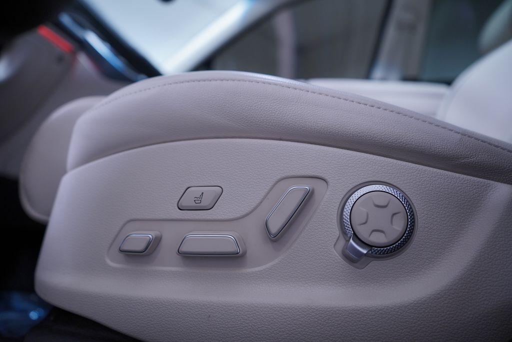 Thumbnail: 2023 Genesis GV80 - 18