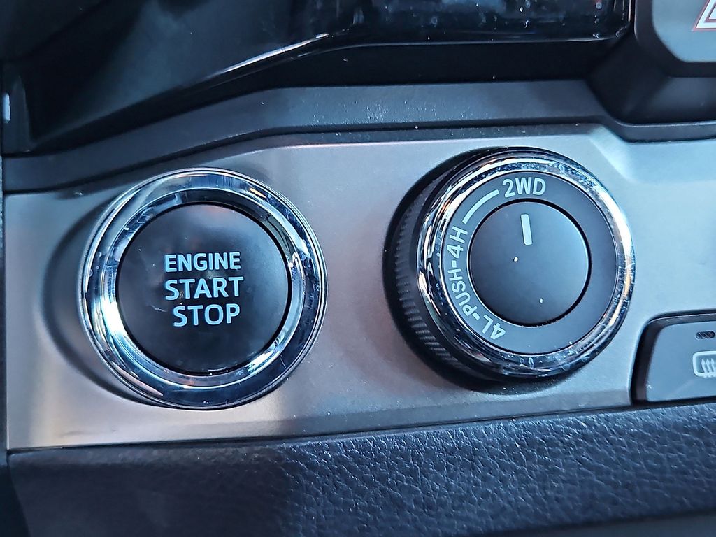 Thumbnail: 2017 Toyota Tacoma - 21